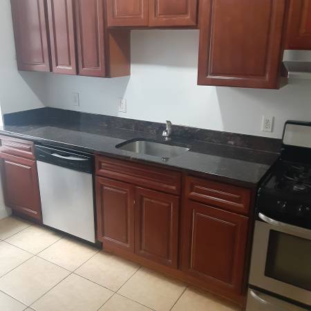 Listing photo 1 of 2