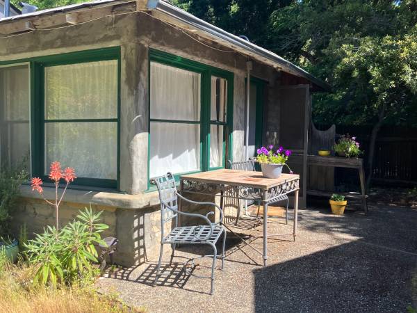 Listing photo 1 of 5