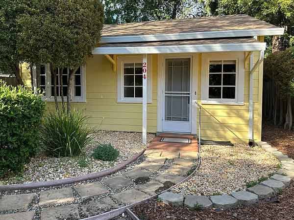 Listing photo 1 of 4