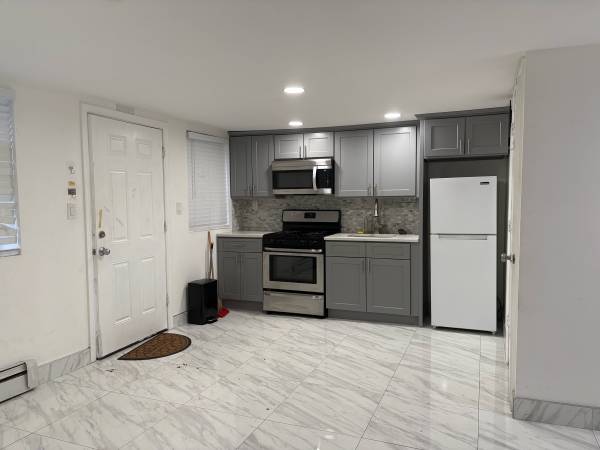 Listing photo 1 of 5