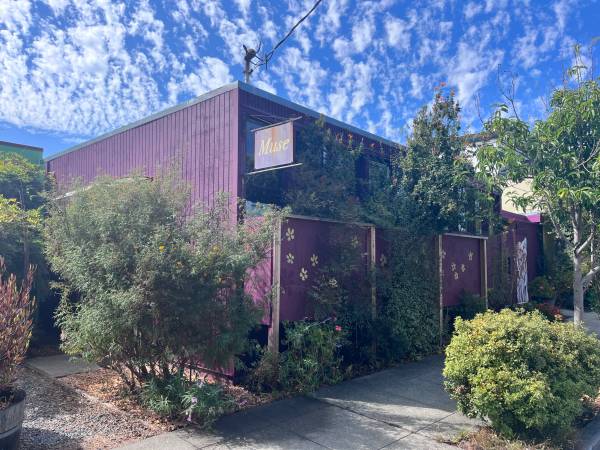 Listing photo 1 of 5