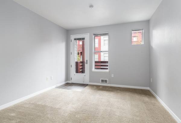 Listing photo 1 of 5