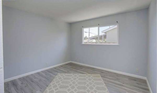 Listing photo 1 of 2