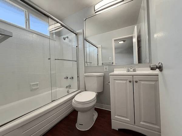 Listing photo 1 of 4