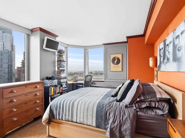 Listing photo 1 of 4