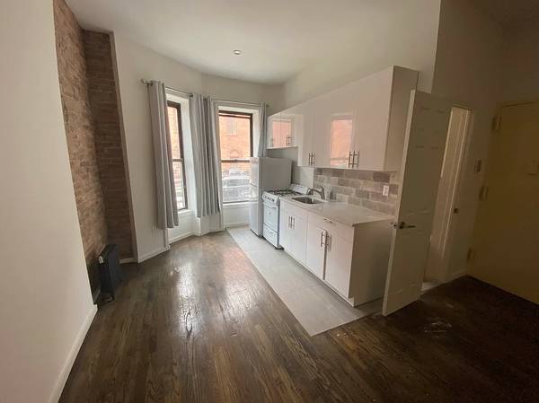 Listing photo 1 of 5