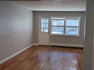 Listing photo 1 of 5