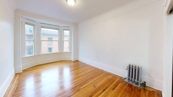 Listing photo 1 of 5