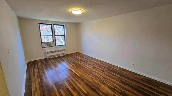 Listing photo 1 of 4