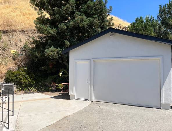Listing photo 1 of 5