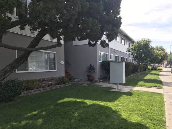 Listing photo 1 of 5