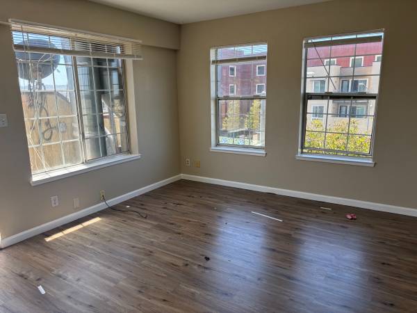 Listing photo 1 of 4