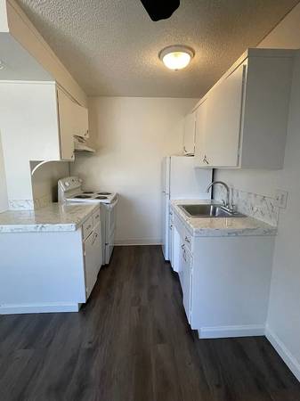 Listing photo 1 of 5