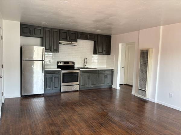 Listing photo 1 of 5