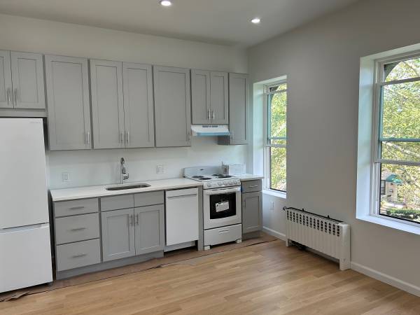 Listing photo 1 of 5