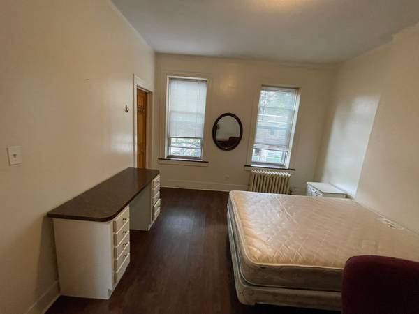 Listing photo 1 of 2