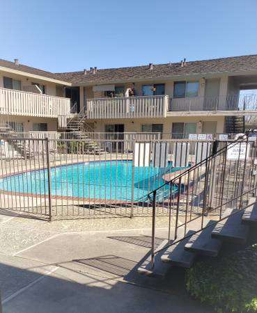 Listing photo 1 of 5