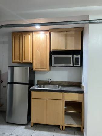 Listing photo 1 of 4