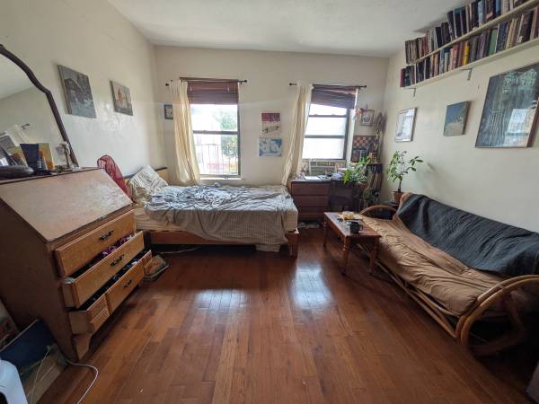 Listing photo 1 of 5