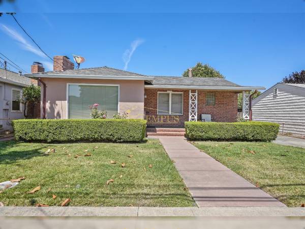 Listing photo 1 of 5