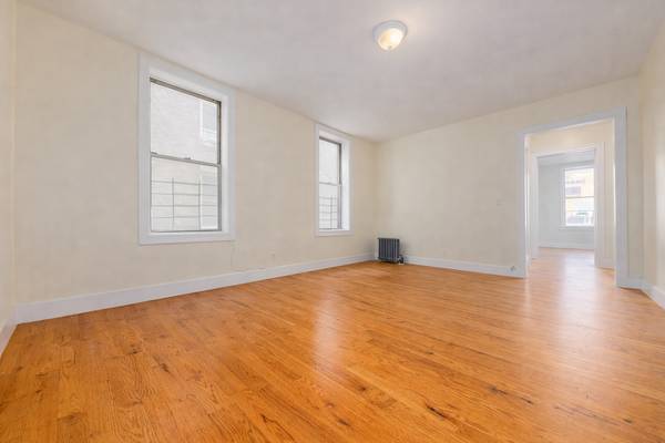 Listing photo 1 of 5