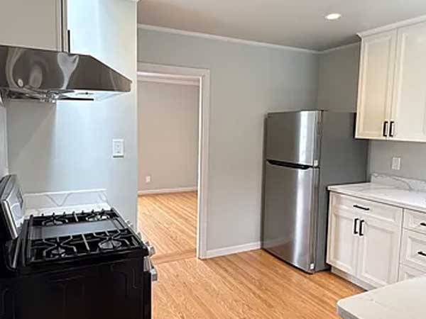 Listing photo 1 of 4