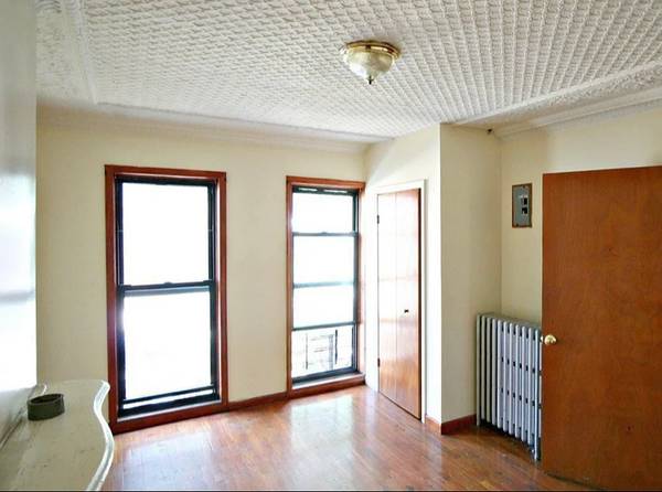 Listing photo 1 of 4