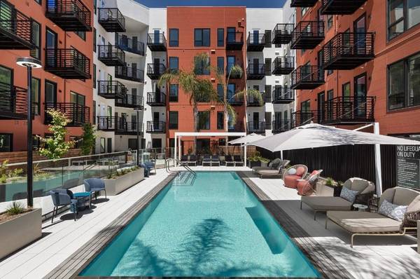 Listing photo 1 of 5