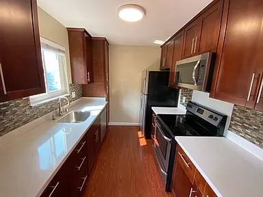 Listing photo 1 of 5