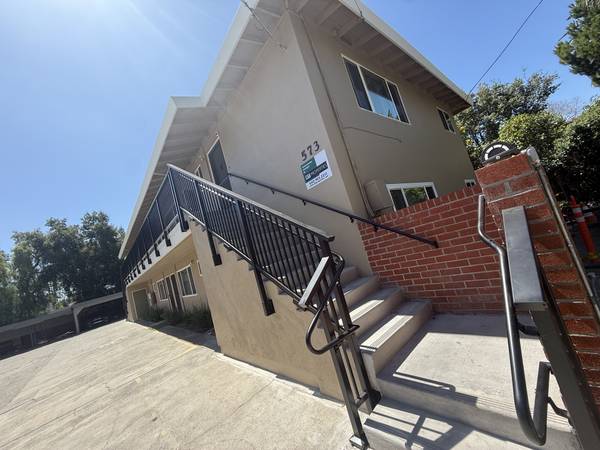 Listing photo 1 of 5