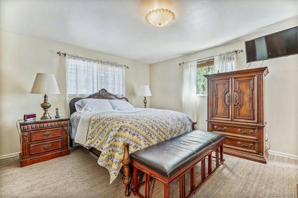 Listing photo 1 of 4