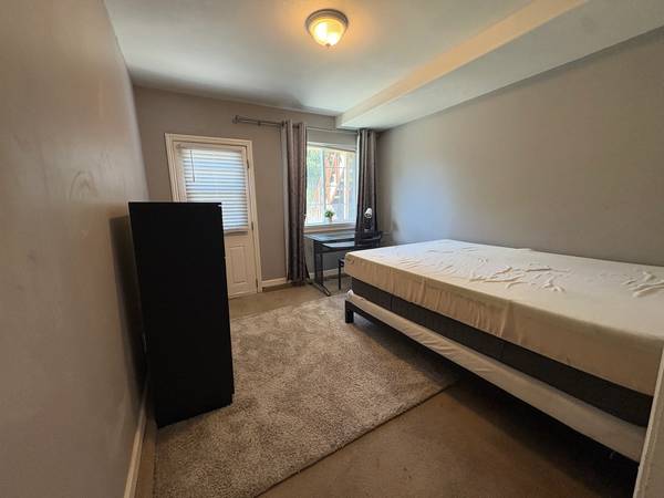 Listing photo 1 of 5