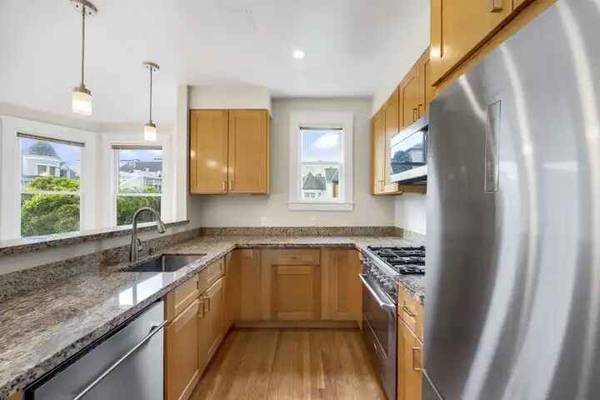 Listing photo 1 of 5