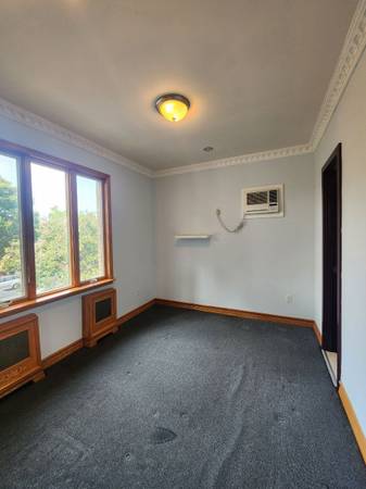 Listing photo 1 of 4