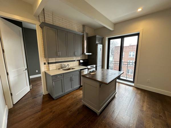 Listing photo 1 of 5