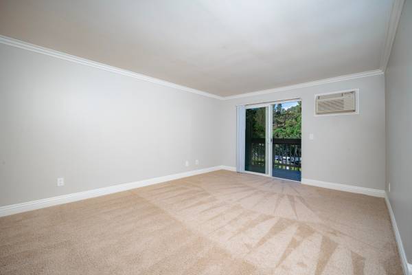 Listing photo 1 of 4
