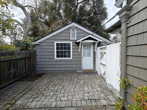 Listing photo 1 of 5