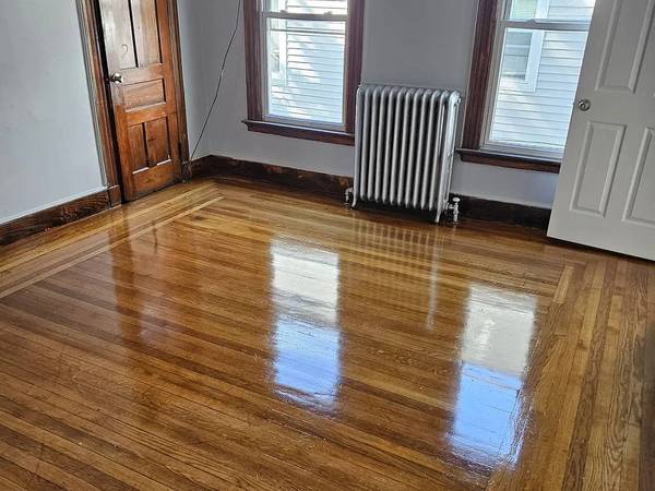 Listing photo 1 of 5