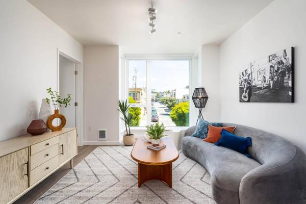 Listing photo 1 of 5