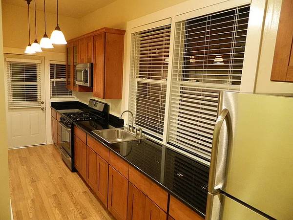 Listing photo 1 of 5