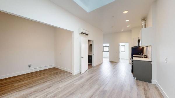 Listing photo 1 of 5