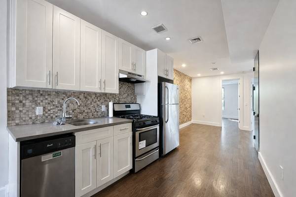 Listing photo 1 of 5