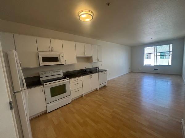 Listing photo 1 of 5