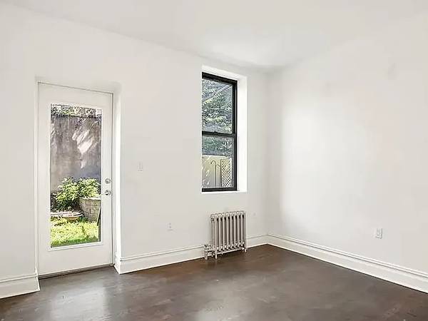 Listing photo 1 of 5