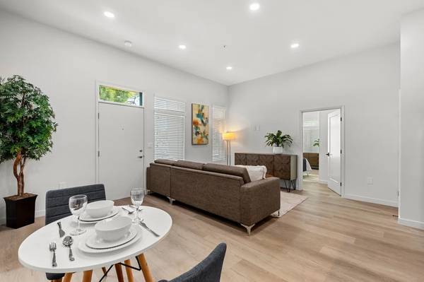 Listing photo 1 of 5