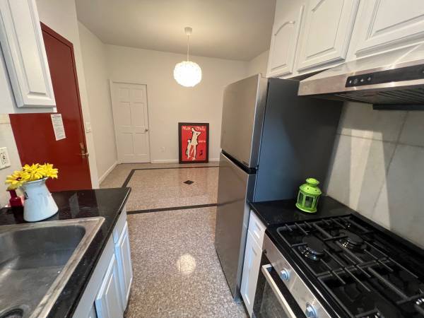 Listing photo 1 of 5