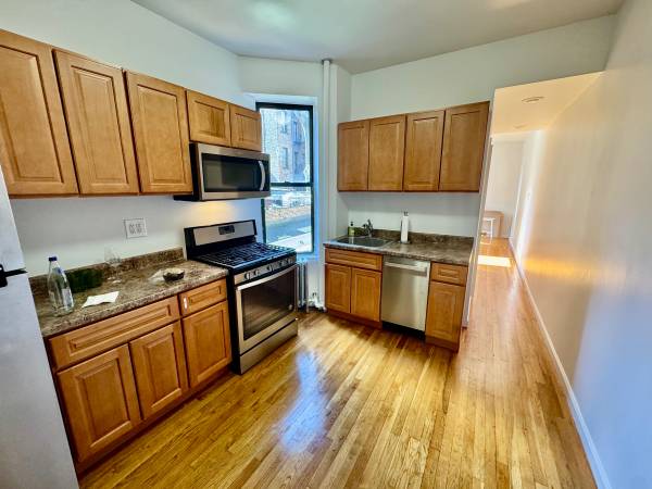 Listing photo 1 of 5