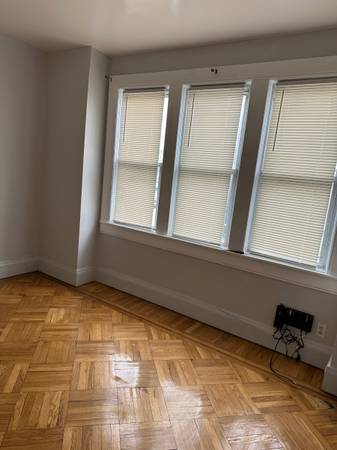 Listing photo 1 of 4