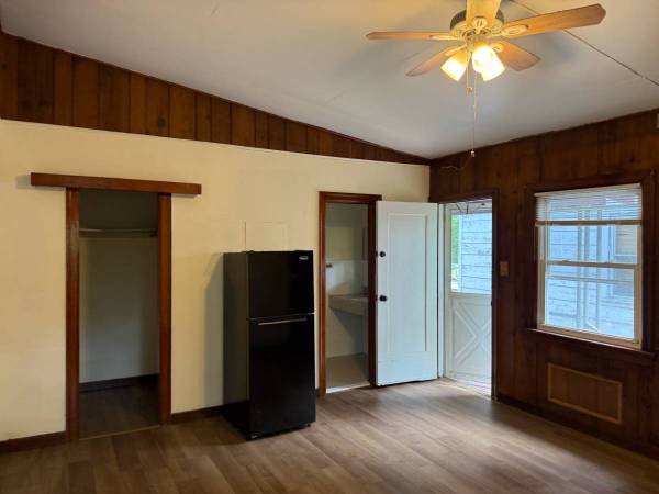 Listing photo 1 of 3