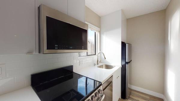 Listing photo 1 of 5